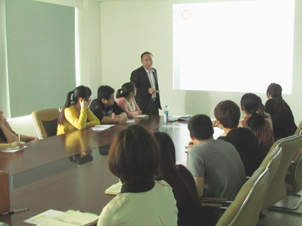 2013年4月24日，正睿老師對(duì)佳樂(lè)公司進(jìn)行倉(cāng)儲(chǔ)管理的培訓(xùn)