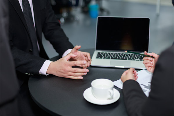 面對業(yè)績波動，企業(yè)如何靈活調(diào)整績效評價標準？