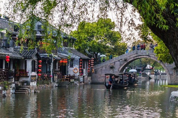 管理咨詢?nèi)绾沃μK州企業(yè)制定并執(zhí)行戰(zhàn)略規(guī)劃？